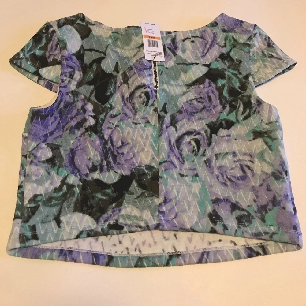Crop top, floral Blue, Purple, green Jessica Simpson flowers Small cap sleeve - Picture 2 of 9